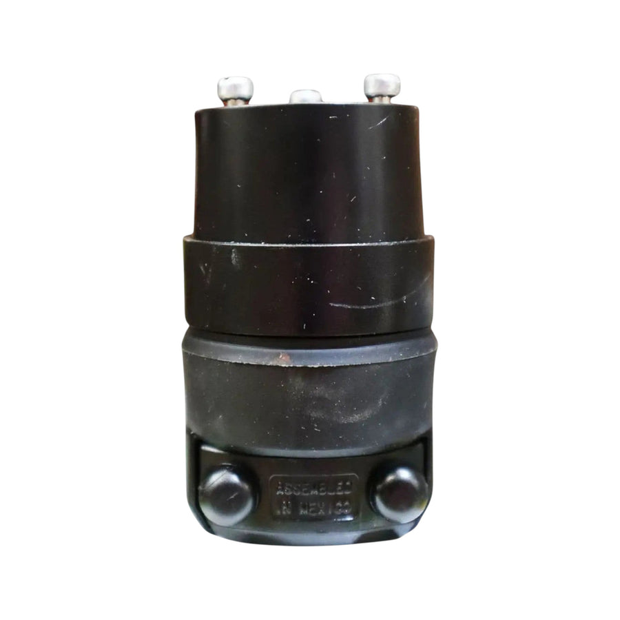 Conector de hule negro Leviton de uso rudo NEMA 5-15R para aplicaciones industriales, vendido por PEFSA | Productos Eléctricos y Ferreteros