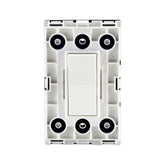 Interruptor de 3 vías Leviton Decora Plus blanco de 20A, grado especificación, disponible en PEFSA | Productos Eléctricos y Ferreteros