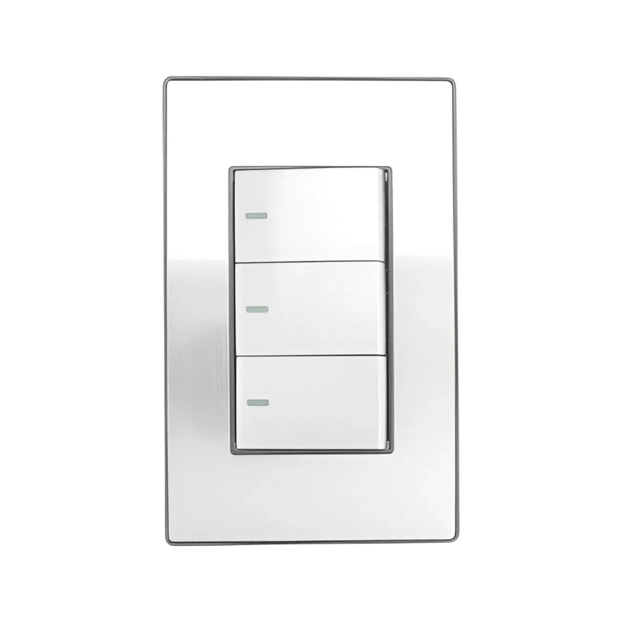 Placa armada Sanelec Cordoba de acero inoxidable con tres apagadores blancos para instalaciones eléctricas modernas.