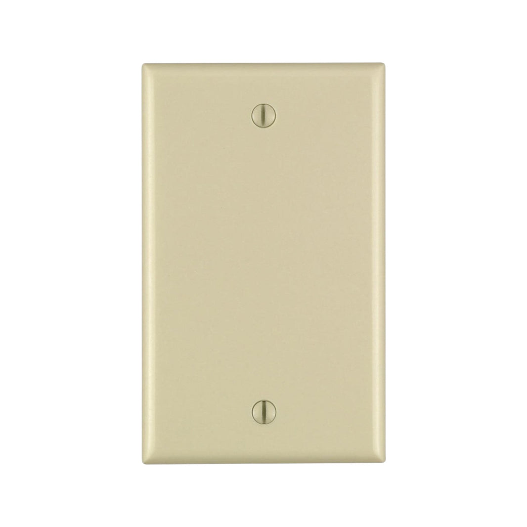Placa ciega Leviton de urea termoestable en color marfil, tamaño estándar para una unidad, de PEFSA | Productos Eléctricos y Ferreteros