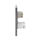 Placa armada Sanelec Cordoba gris con un contacto y dos puertos USB vista lateral, ofrecida por PEFSA | Productos Eléctricos y Ferreteros