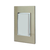 Placa armada Sanelec Venecia color champagne con apagador sencillo café, diseño elegante para instalaciones eléctricas.