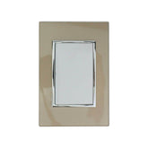 Placa armada Sanelec Venecia color champagne con apagador sencillo café, diseño elegante para instalaciones eléctricas